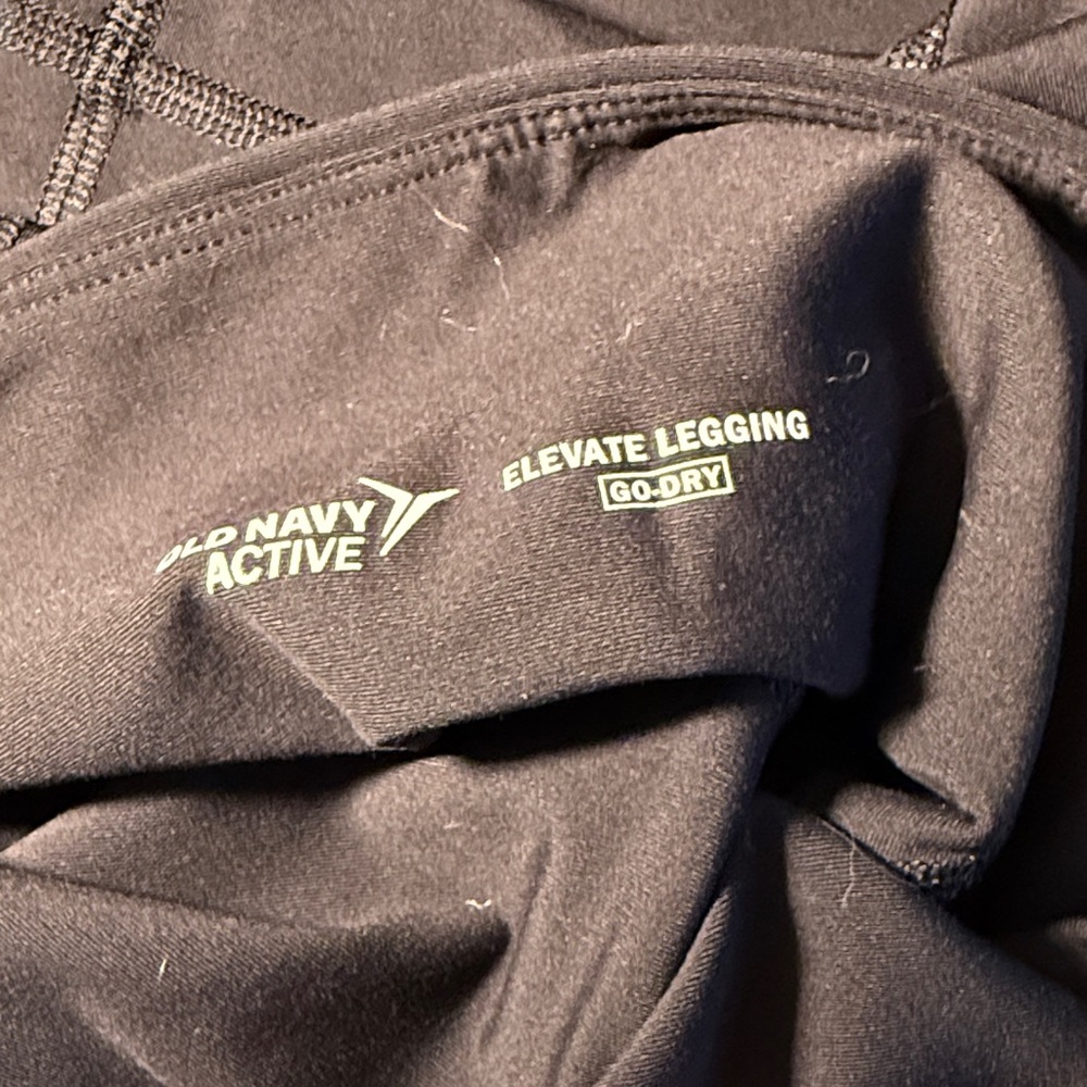 Old Navy Active Elevate Legging in Black